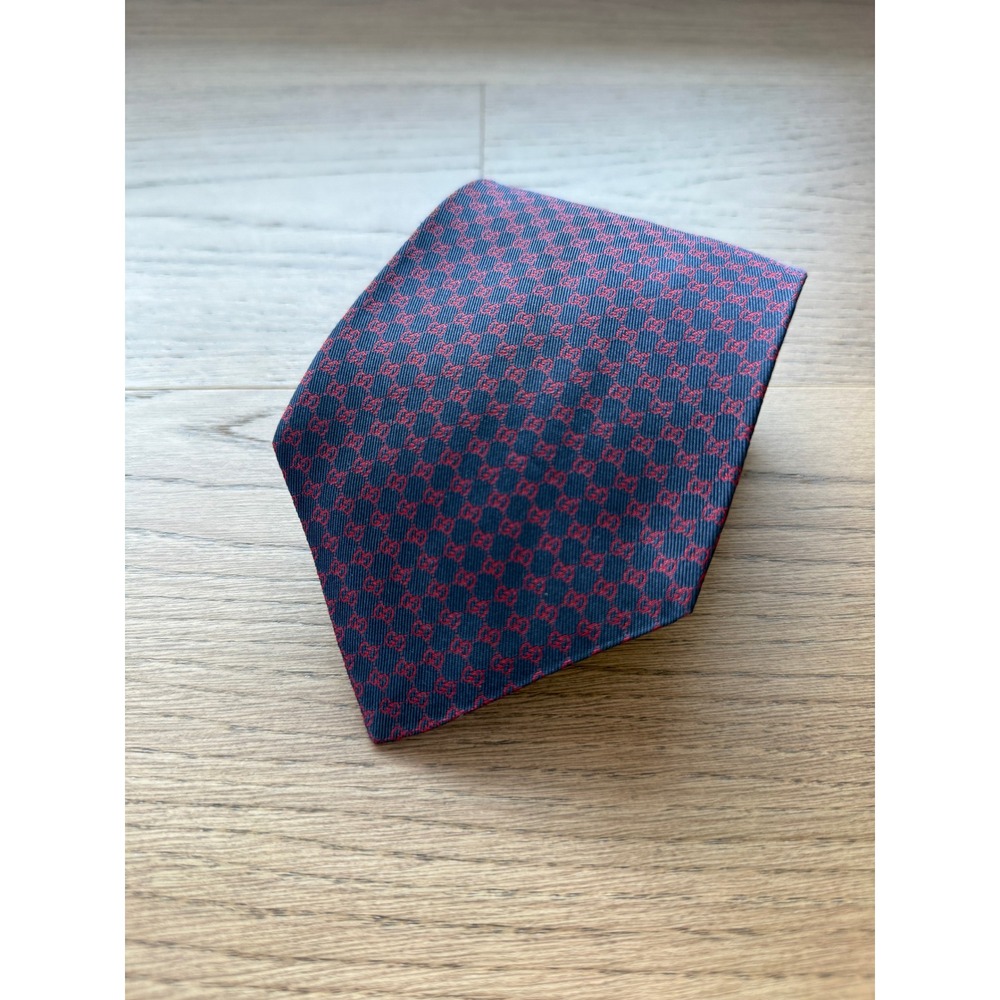 Gucci Mens Silk Tie Navy Blue Red GG Micro Monogram Logo Made in Italy Classic